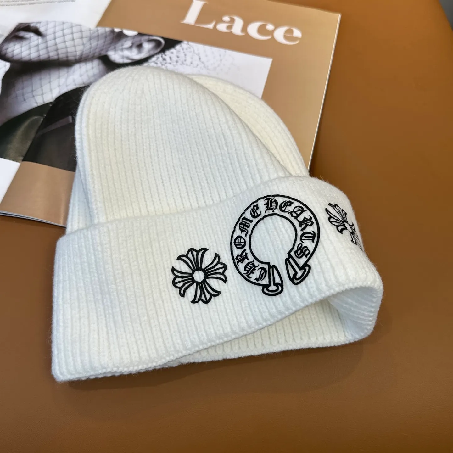 P70 🤍Chrome hearts new autumn and winter cross knitted hat🧶 One of the must-have hats in autumn and winter~ It really looks good on whoever wears it~, it is also a perfect match in black and white and gray in autumn~